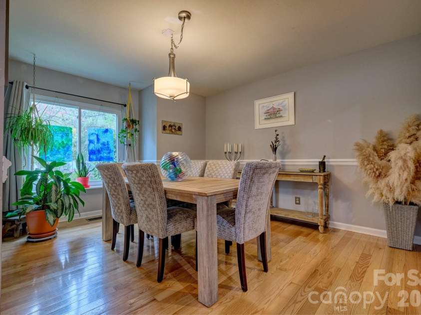 134 Pine Grove Circle, Lake Wylie, SC 29710.  MLS# CAR4374780, YatesRealty ID 28785. Large dining room