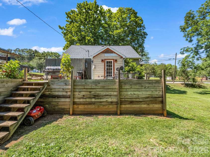 173 Maple Street, Rutherfordton, NC 28139.  MLS# CAR4382793, YatesRealty ID 28786. 