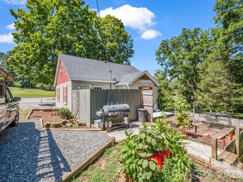 173 Maple Street, Rutherfordton, NC 28139.  MLS# CAR4382793, YatesRealty ID 28786. 