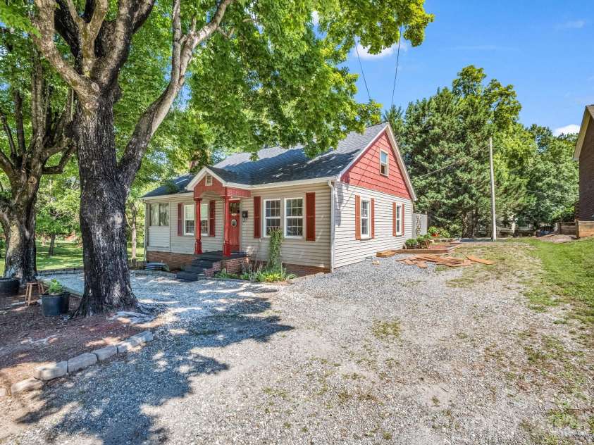 173 Maple Street, Rutherfordton, NC 28139.  MLS# CAR4382793, YatesRealty ID 28786. 