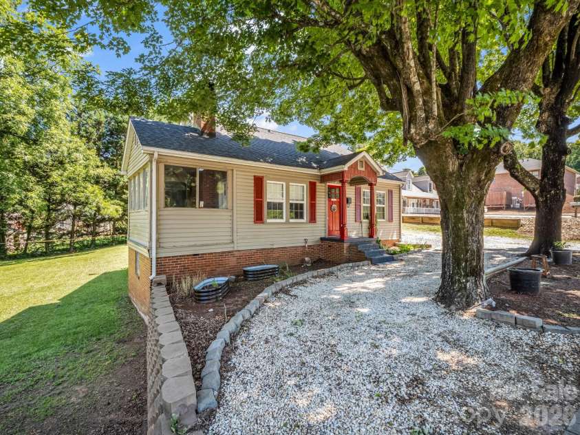 173 Maple Street, Rutherfordton, NC 28139.  MLS# CAR4382793, YatesRealty ID 28786. 
