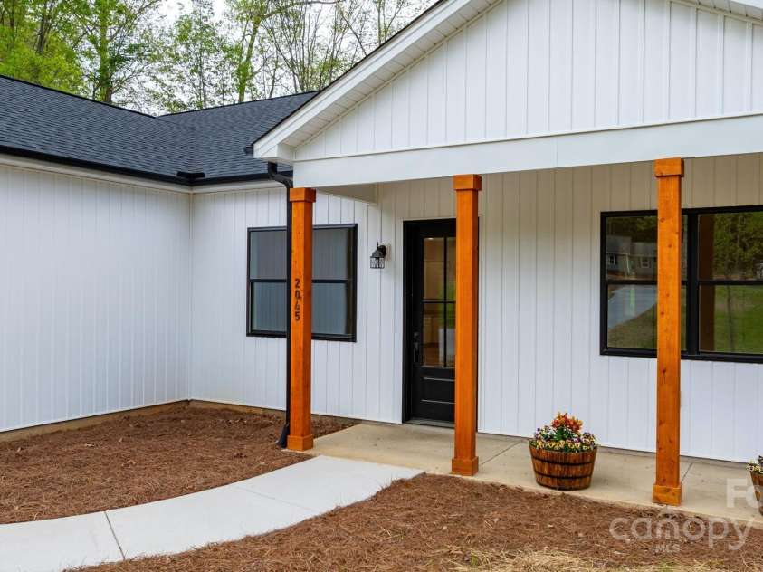 2045 Cordia Circle, Newton, NC 28658.  MLS# CAR4247676, YatesRealty ID 28786. 