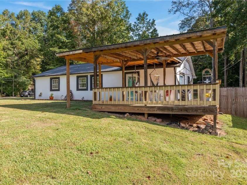307 Pinehaven Drive, Lexington, NC 27292.  MLS# CAR4302117, YatesRealty ID 28787. 