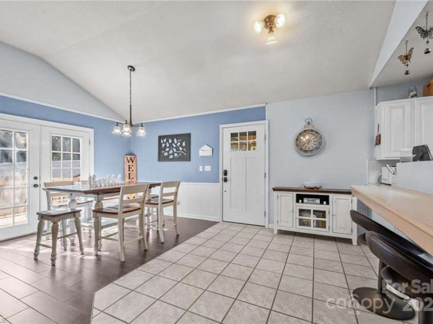 307 Pinehaven Drive, Lexington, NC 27292.  MLS# CAR4302117, YatesRealty ID 28787. 