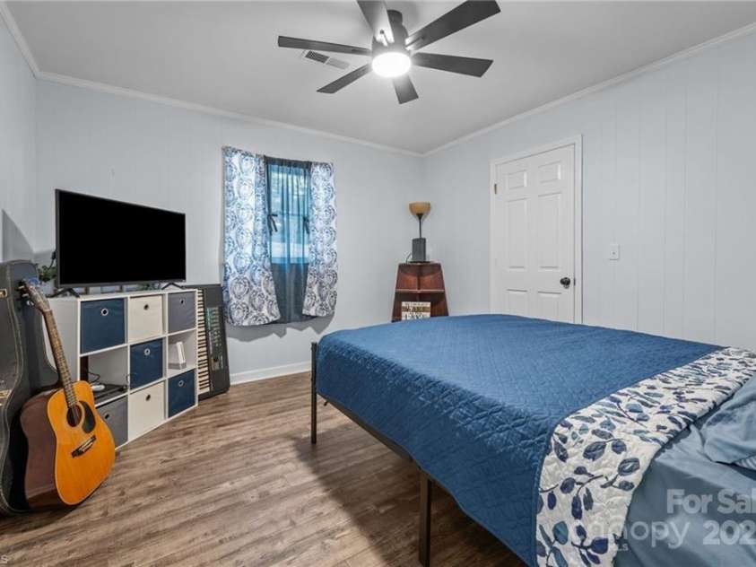 307 Pinehaven Drive, Lexington, NC 27292.  MLS# CAR4302117, YatesRealty ID 28787. 