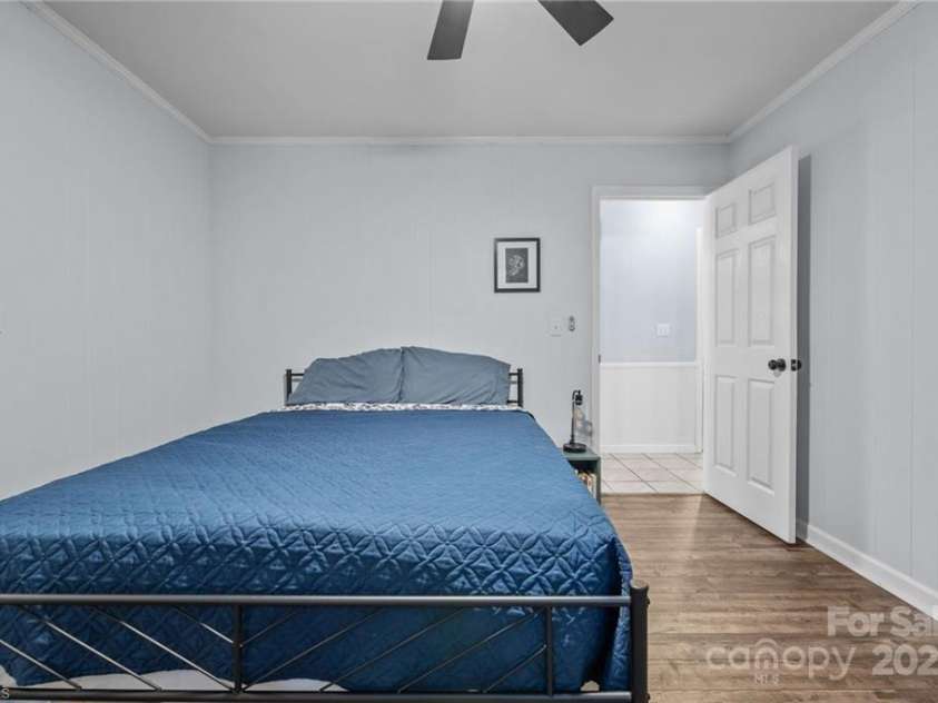 307 Pinehaven Drive, Lexington, NC 27292.  MLS# CAR4302117, YatesRealty ID 28787. 