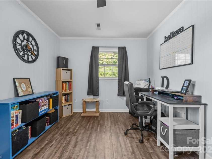 307 Pinehaven Drive, Lexington, NC 27292.  MLS# CAR4302117, YatesRealty ID 28787. 