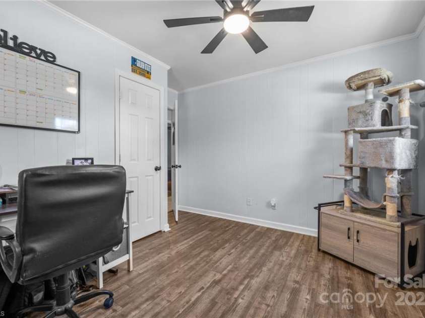 307 Pinehaven Drive, Lexington, NC 27292.  MLS# CAR4302117, YatesRealty ID 28787. 