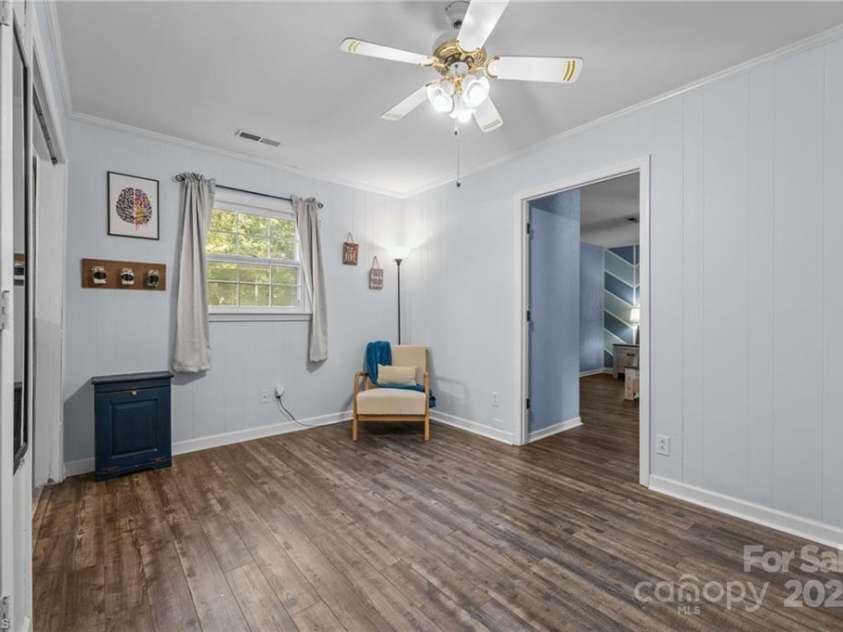 307 Pinehaven Drive, Lexington, NC 27292.  MLS# CAR4302117, YatesRealty ID 28787. 