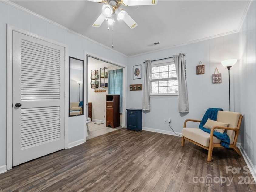 307 Pinehaven Drive, Lexington, NC 27292.  MLS# CAR4302117, YatesRealty ID 28787. 