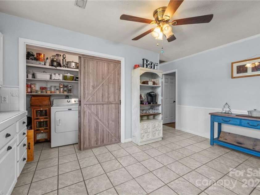 307 Pinehaven Drive, Lexington, NC 27292.  MLS# CAR4302117, YatesRealty ID 28787. 