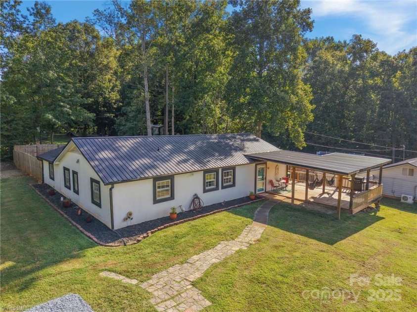 307 Pinehaven Drive, Lexington, NC 27292.  MLS# CAR4302117, YatesRealty ID 28787. 