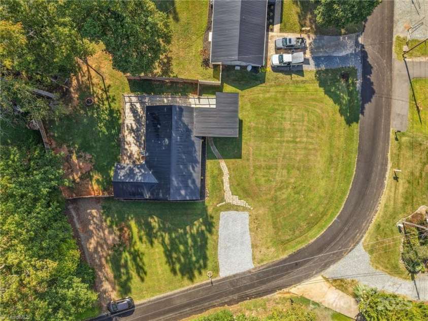 307 Pinehaven Drive, Lexington, NC 27292.  MLS# CAR4302117, YatesRealty ID 28787. 