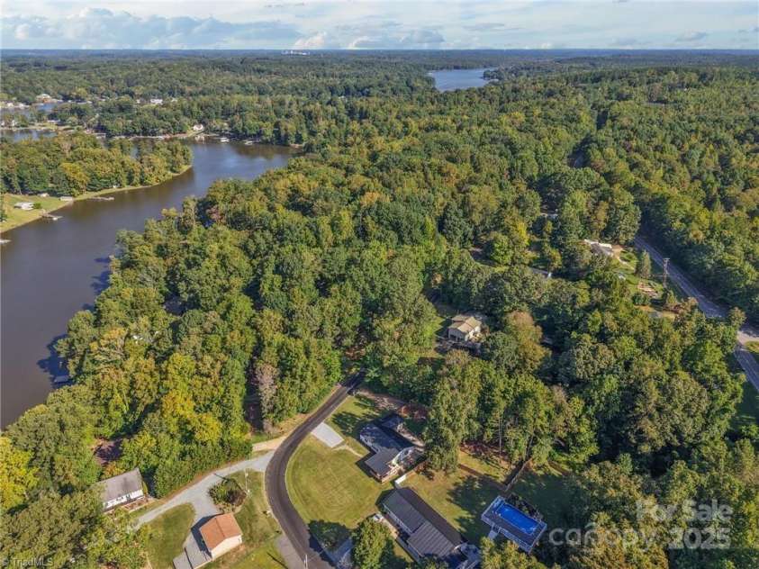 307 Pinehaven Drive, Lexington, NC 27292.  MLS# CAR4302117, YatesRealty ID 28787. 