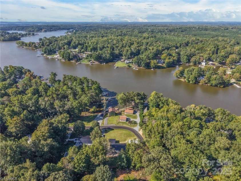 307 Pinehaven Drive, Lexington, NC 27292.  MLS# CAR4302117, YatesRealty ID 28787. 