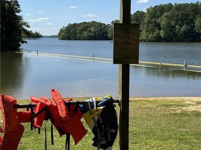 307 Pinehaven Drive, Lexington, NC 27292.  MLS# CAR4302117, YatesRealty ID 28787. 