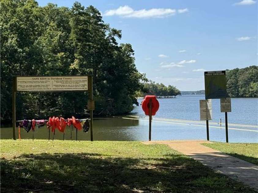 307 Pinehaven Drive, Lexington, NC 27292.  MLS# CAR4302117, YatesRealty ID 28787. 