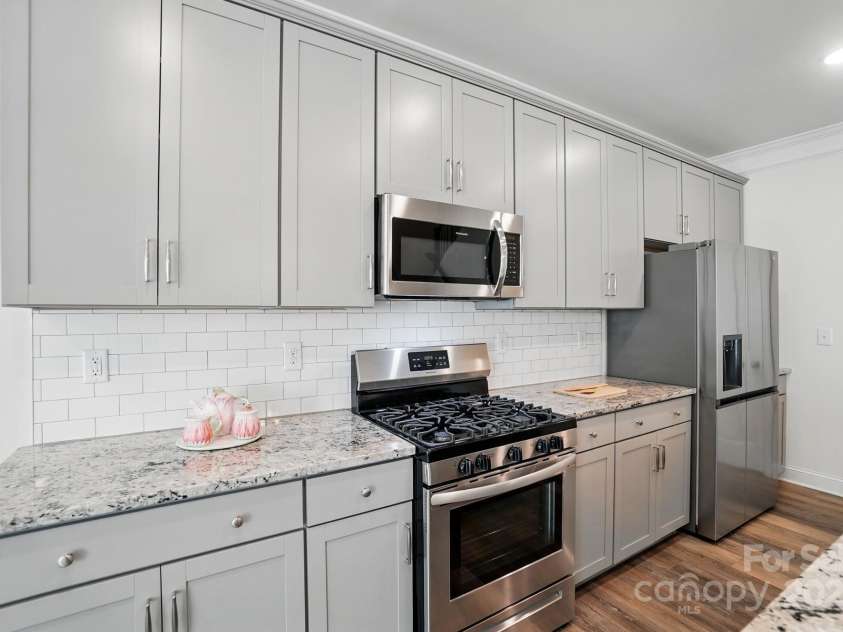 8018 Saluda Drive, Charlotte, NC 28269.  MLS# CAR4255269, YatesRealty ID 28789. Granite countertops, gleaming stainless appliances.