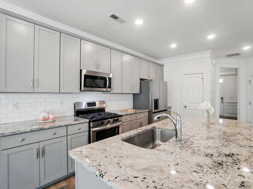 8018 Saluda Drive, Charlotte, NC 28269.  MLS# CAR4255269, YatesRealty ID 28789. Oversized island with seating and deep single basin sink