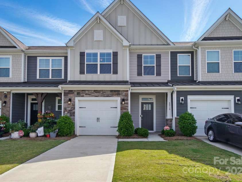 8018 Saluda Drive, Charlotte, NC 28269.  MLS# CAR4255269, YatesRealty ID 28789. Welcome home to this stylish, nearly new townhome in The Enclave at Davis Lake!