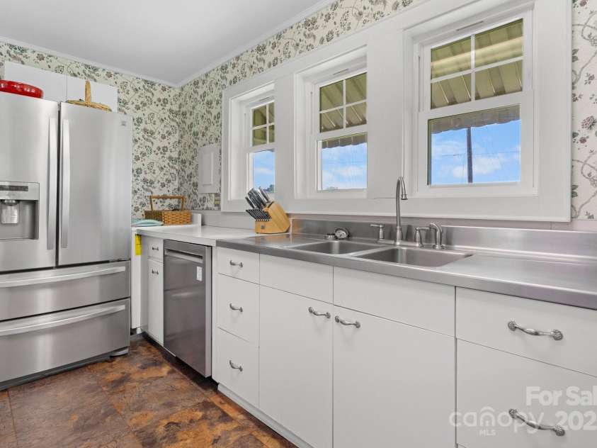 237 Shiloh Church Road, Hickory, NC 28601.  MLS# CAR4275859, YatesRealty ID 2879. 