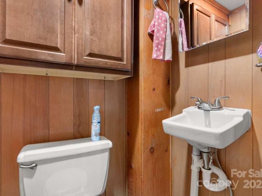 237 Shiloh Church Road, Hickory, NC 28601.  MLS# CAR4275859, YatesRealty ID 2879. 