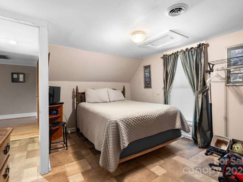 237 Shiloh Church Road, Hickory, NC 28601.  MLS# CAR4275859, YatesRealty ID 2879. 