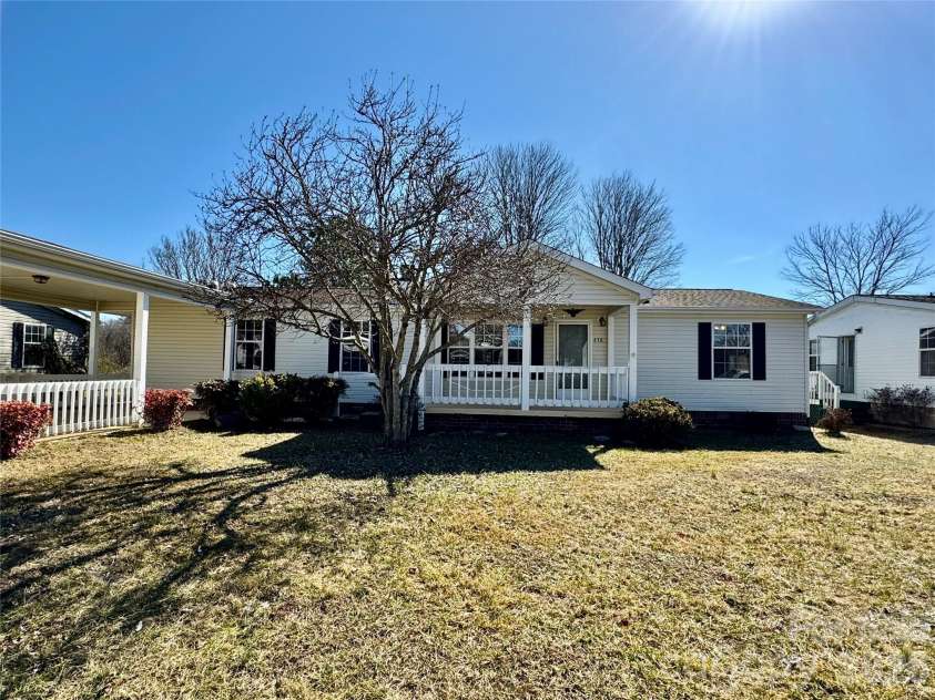 436 Riverwind Drive, Hendersonville, NC 28739.  MLS# CAR4219955, YatesRealty ID 2879. 