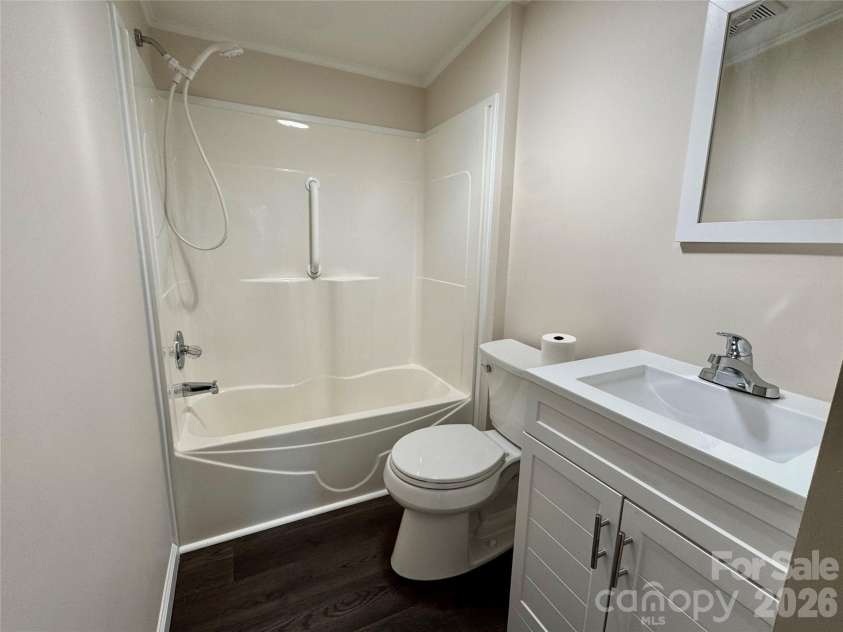 436 Riverwind Drive, Hendersonville, NC 28739.  MLS# CAR4219955, YatesRealty ID 2879. Guest bath