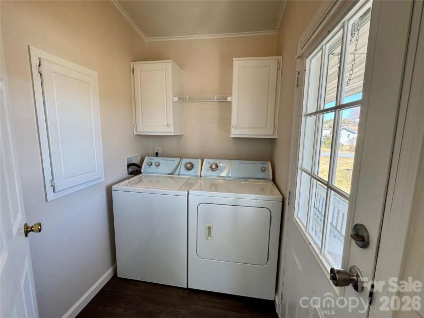 436 Riverwind Drive, Hendersonville, NC 28739.  MLS# CAR4219955, YatesRealty ID 2879. Laundry room