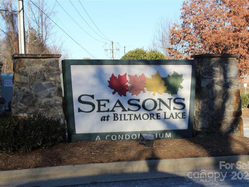 700 Vista Lake Drive, Candler, NC 28715.  MLS# CAR4215293, YatesRealty ID 2879. 