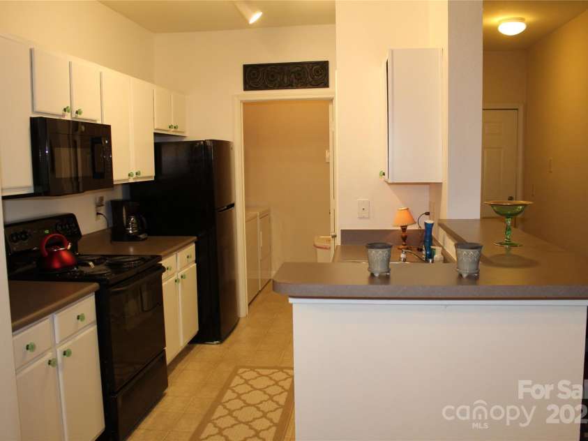 700 Vista Lake Drive, Candler, NC 28715.  MLS# CAR4215293, YatesRealty ID 2879. 