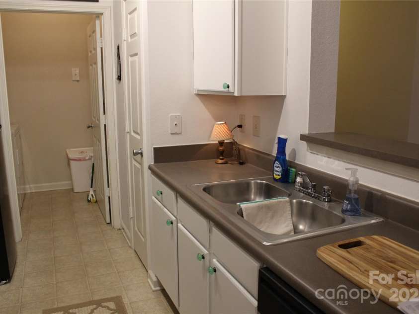 700 Vista Lake Drive, Candler, NC 28715.  MLS# CAR4215293, YatesRealty ID 2879. 