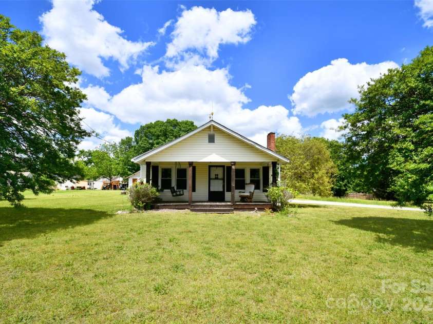 2306 C Street, Kannapolis, NC 28081.  MLS# CAR4255264, YatesRealty ID 28790. 