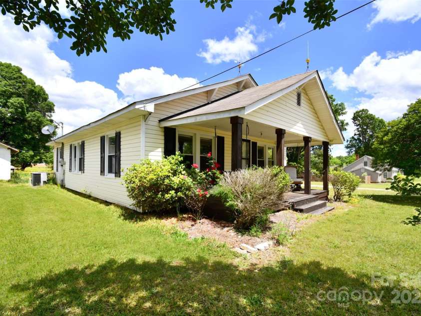 2306 C Street, Kannapolis, NC 28081.  MLS# CAR4255264, YatesRealty ID 28790. 