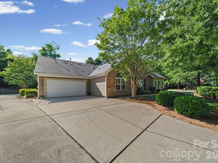 5418 Prosperity View Drive, Charlotte, NC 28269.  MLS# CAR4388273, YatesRealty ID 28792. 