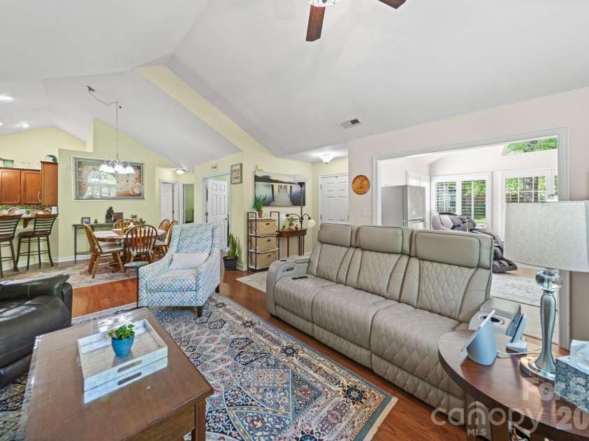 5418 Prosperity View Drive, Charlotte, NC 28269.  MLS# CAR4388273, YatesRealty ID 28792. 