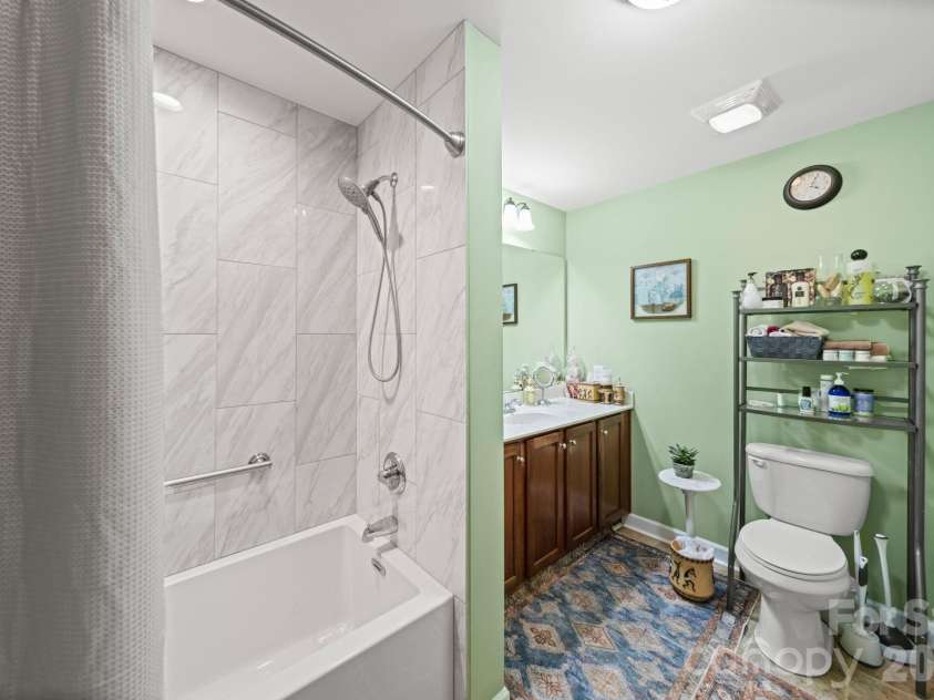 5418 Prosperity View Drive, Charlotte, NC 28269.  MLS# CAR4388273, YatesRealty ID 28792. 