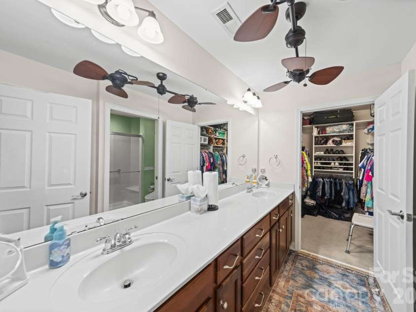 5418 Prosperity View Drive, Charlotte, NC 28269.  MLS# CAR4388273, YatesRealty ID 28792. 