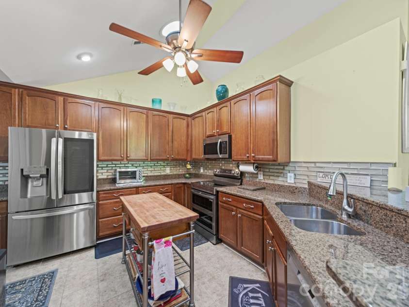 5418 Prosperity View Drive, Charlotte, NC 28269.  MLS# CAR4388273, YatesRealty ID 28792. 