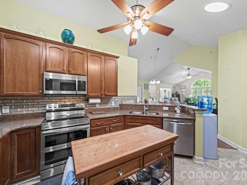 5418 Prosperity View Drive, Charlotte, NC 28269.  MLS# CAR4388273, YatesRealty ID 28792. 
