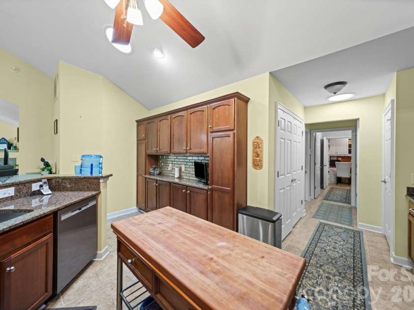 5418 Prosperity View Drive, Charlotte, NC 28269.  MLS# CAR4388273, YatesRealty ID 28792. 