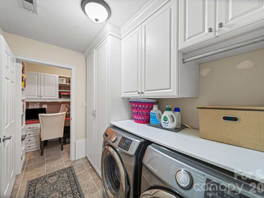 5418 Prosperity View Drive, Charlotte, NC 28269.  MLS# CAR4388273, YatesRealty ID 28792. 