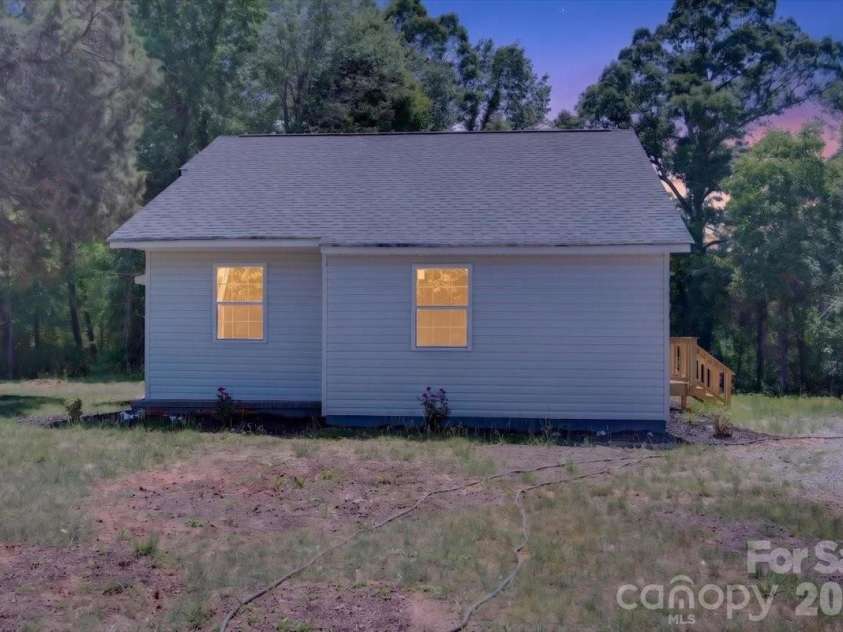 200 Eufola Road, Statesville, NC 28677.  MLS# CAR4376498, YatesRealty ID 28793. 