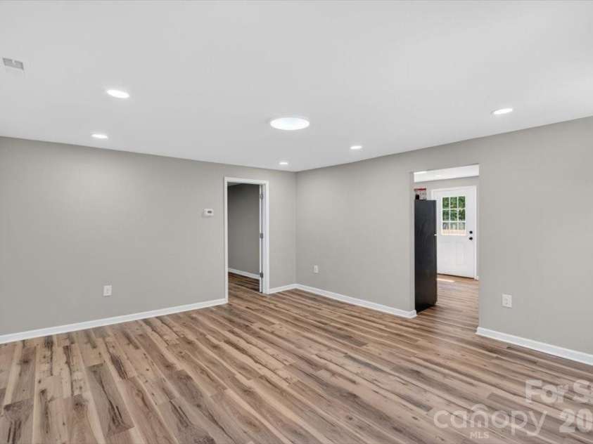 200 Eufola Road, Statesville, NC 28677.  MLS# CAR4376498, YatesRealty ID 28793. 