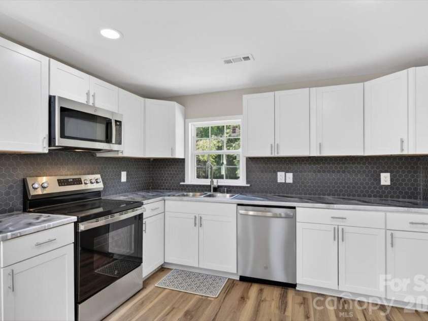 200 Eufola Road, Statesville, NC 28677.  MLS# CAR4376498, YatesRealty ID 28793. 