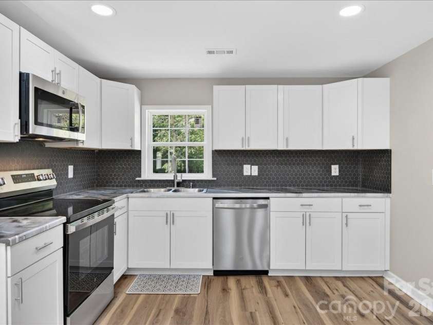 200 Eufola Road, Statesville, NC 28677.  MLS# CAR4376498, YatesRealty ID 28793. 