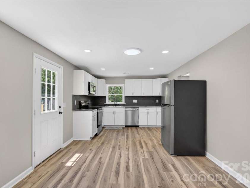 200 Eufola Road, Statesville, NC 28677.  MLS# CAR4376498, YatesRealty ID 28793. 