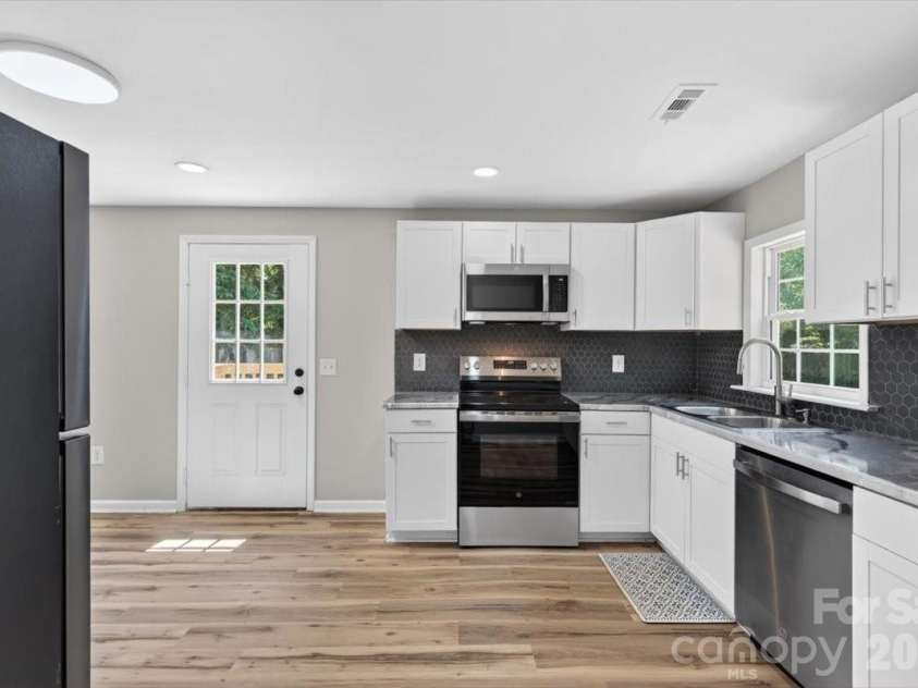 200 Eufola Road, Statesville, NC 28677.  MLS# CAR4376498, YatesRealty ID 28793. 