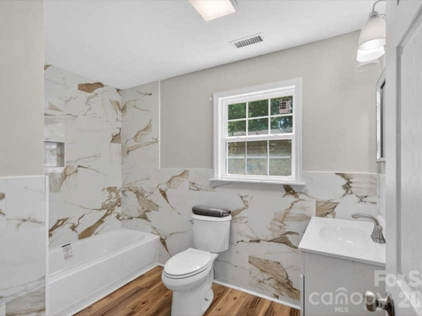 200 Eufola Road, Statesville, NC 28677.  MLS# CAR4376498, YatesRealty ID 28793. 